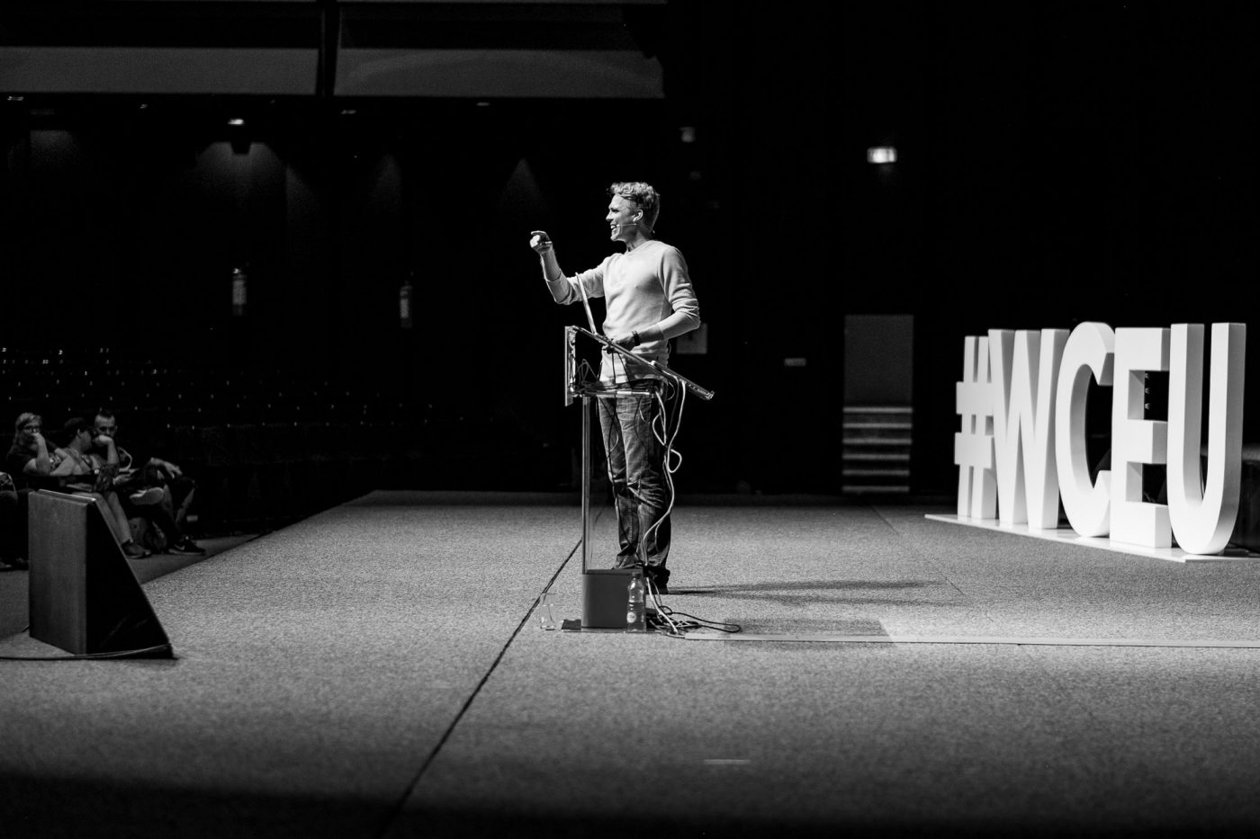 Morten Rand-Hendriksen während seinem Vortrag zu "Ethics in Webdesign"